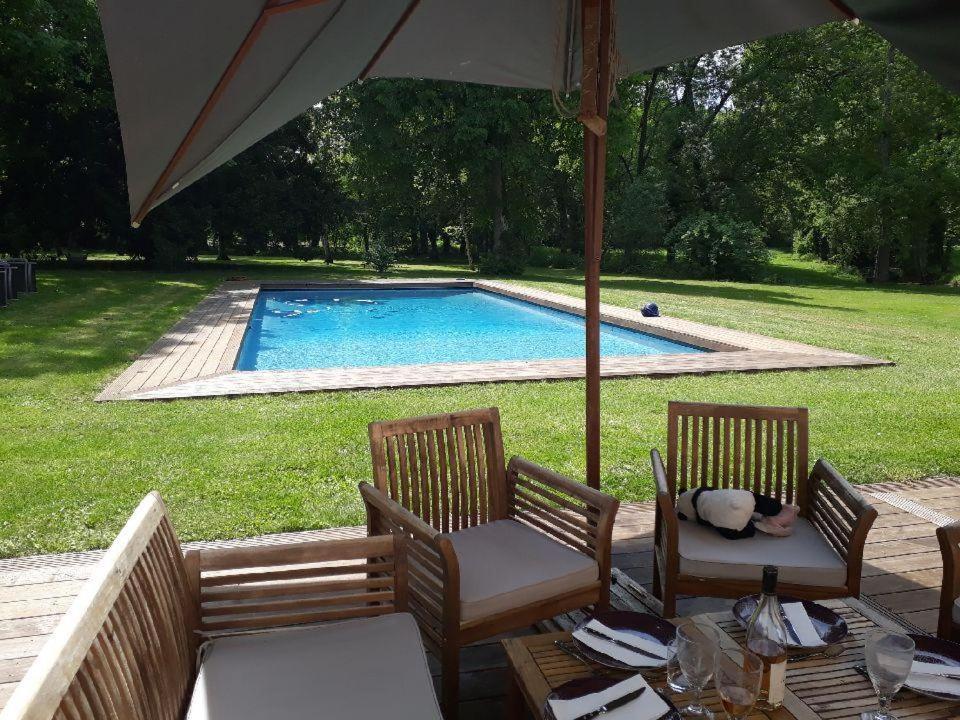 Bed and Breakfast Le Parc Des Aubiers Brion  Esterno foto